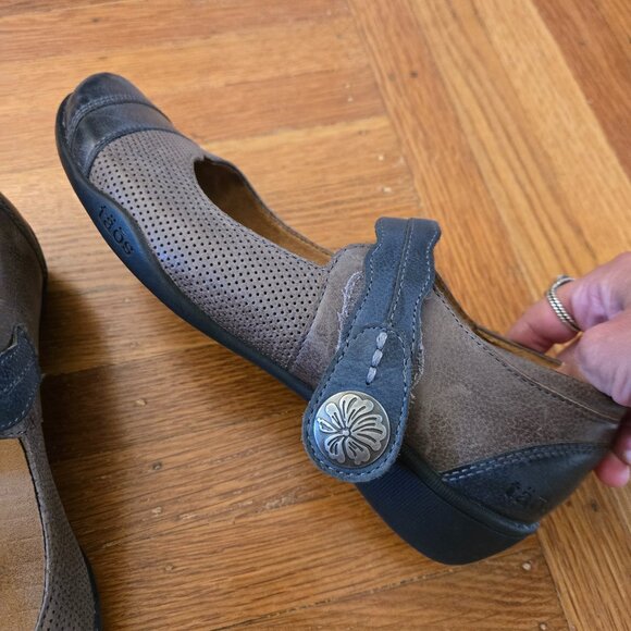 Taos Taupe & Navy Mary Janes, Sz 7 - Picture 1 of 12